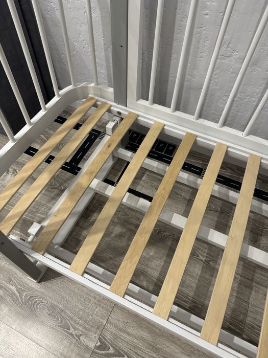 Дитяче ліжечко з маятником + матрац + постіль+подушка,ковдра