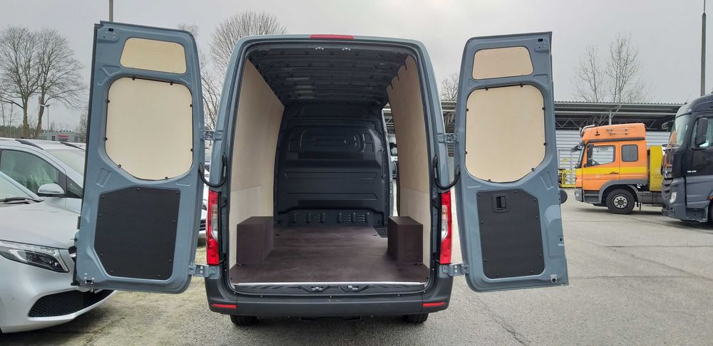 Zabudowa busa Mercedes Sprinter, zabudowa paki ze sklejki