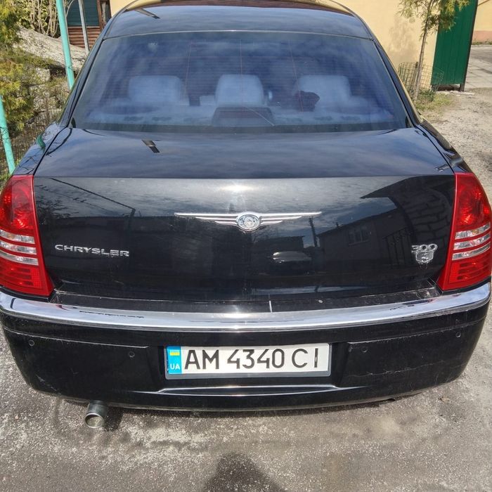 CHRYSLER 300C 2006 року випуску