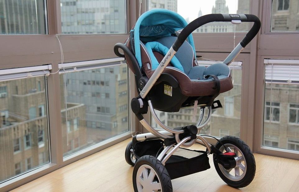 Carrinho de passeio bebé com ovo como novo