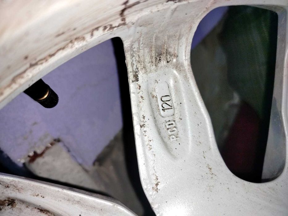 Комплект дисків Dezent R17 разом із гумою Unigrip 265/65 R17 112H