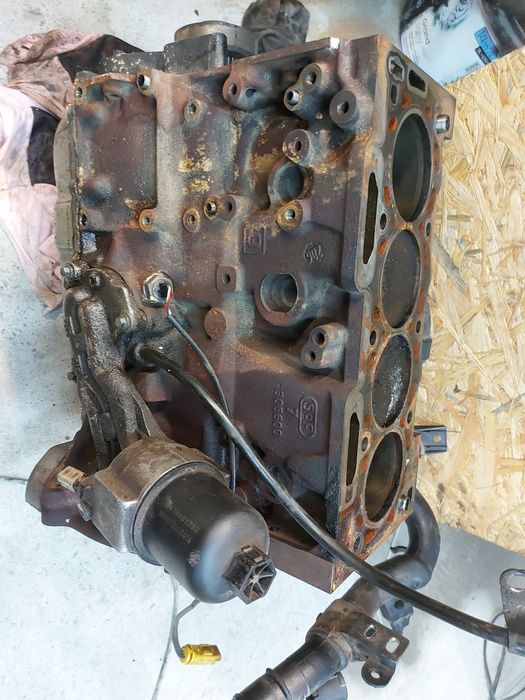 Blok silnika 1,6 benzyna citroen NFR