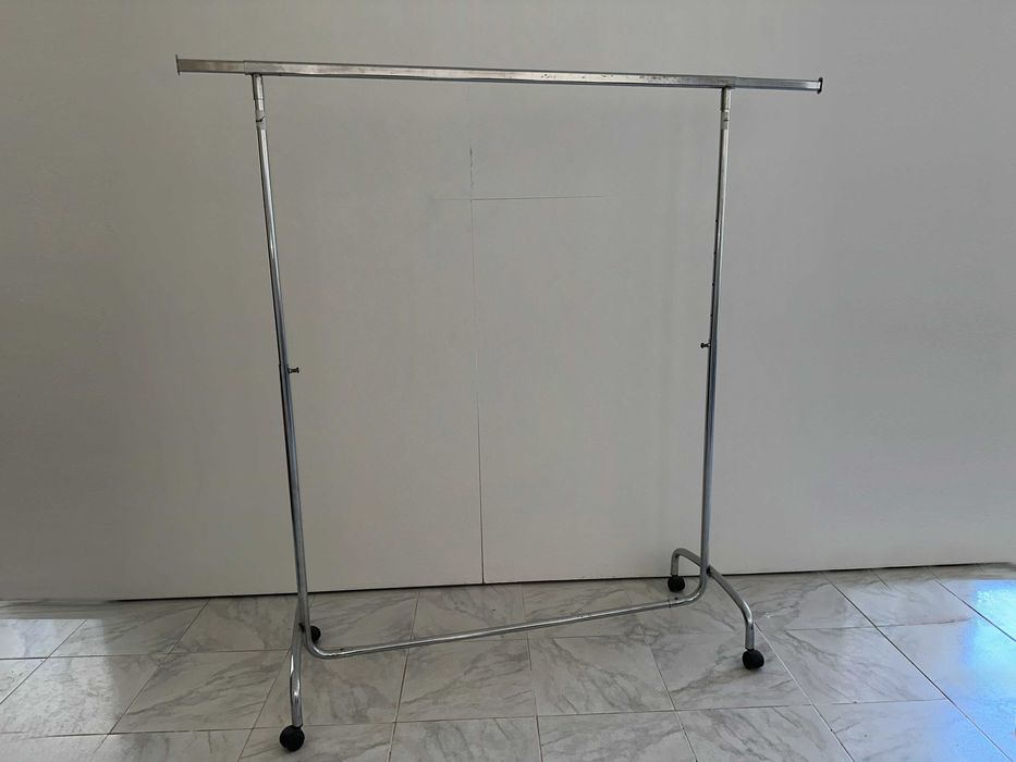 Charriot de Roupa bom estado