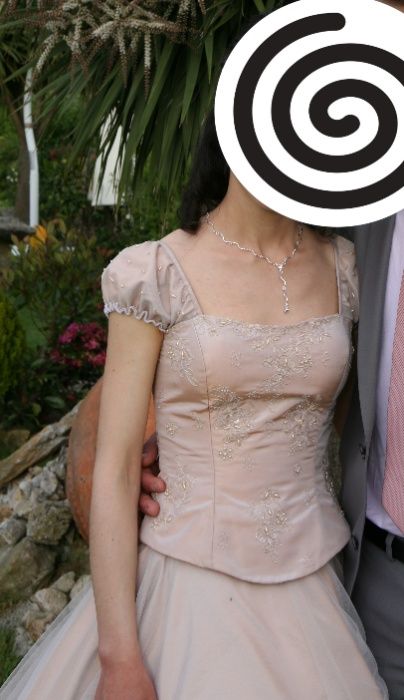 Vestido de noiva rosa, estilo princesa