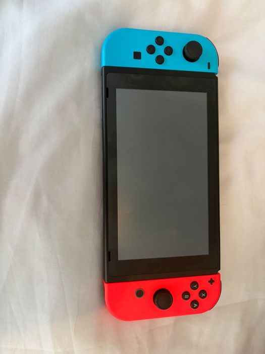 Nintendo Switch V2 Como Nova + 3 Jogos + Caixa e Acessórios
