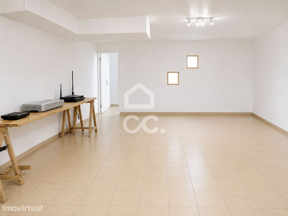 Loja com R/C e cave em Torres Novas | 120 m²