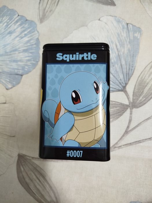 Porta lápis em lata + caneta Pokémon