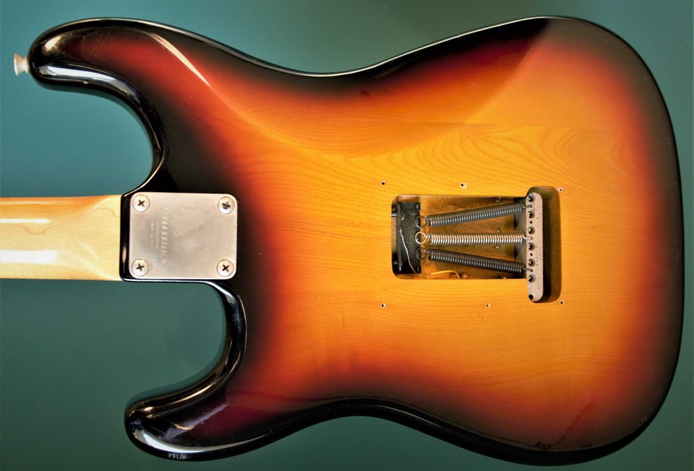 stratocaster FERNANDES FST65 made in japan 1981