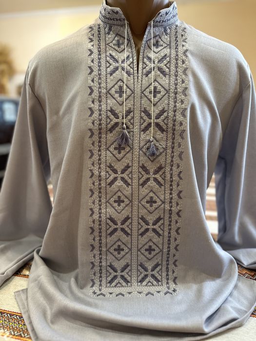 Сіра чоловіча вишиванка, вишиванка на сірому льоні, вишиванка сі