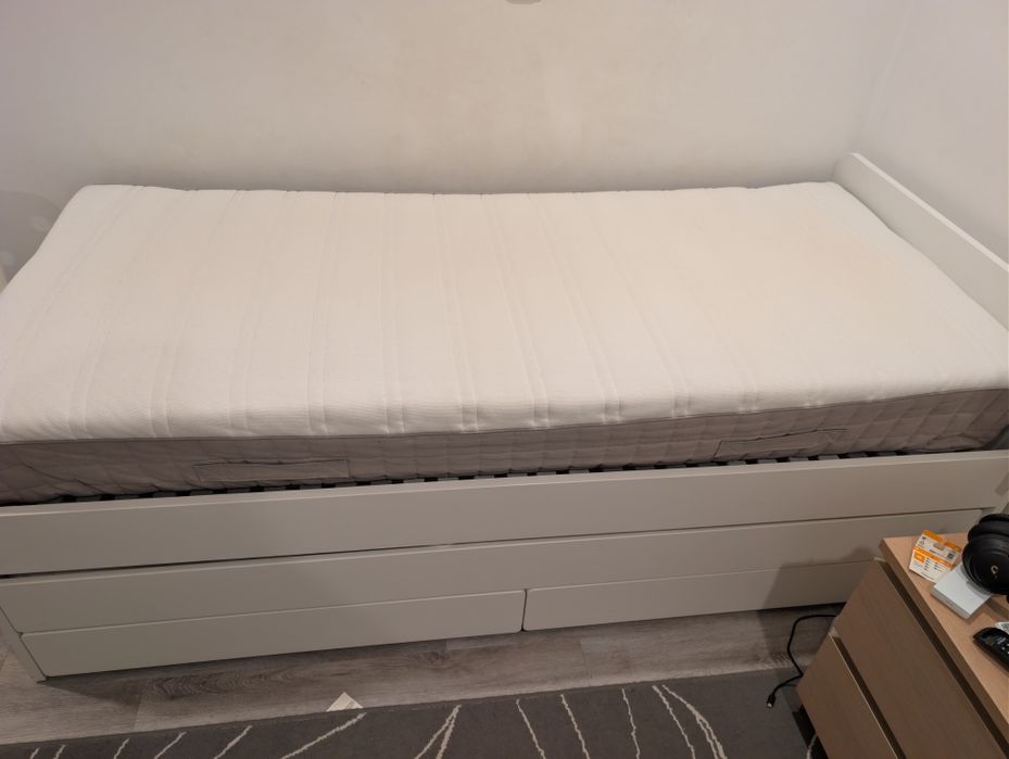 Cama de solteiro com extra e arrumação