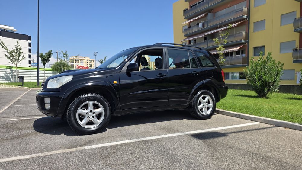 Toyota RAV4 2.0 D4D -Revisão Feita