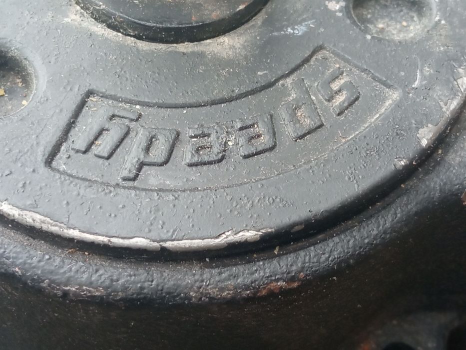 Підлоговий доводчик скляних дверей