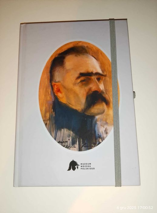 Notatnik z gumką z Józefem Piłsudskim