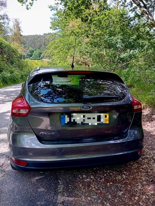 Ford focus titanium em excelente estado