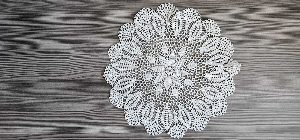 Serwetki ręcznie szydełkowane