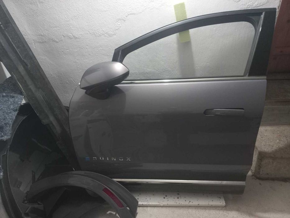 Двері Chevrolet Equinox ліва сторона EV 25р