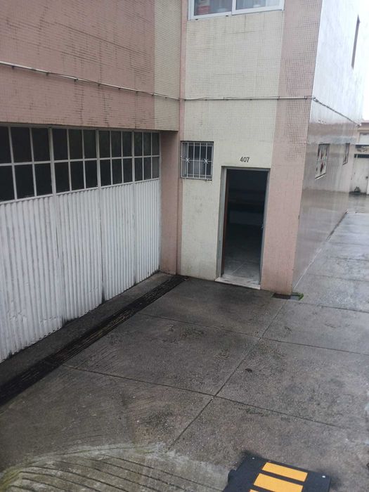 Arrenda Armazém com 220m² com escritório