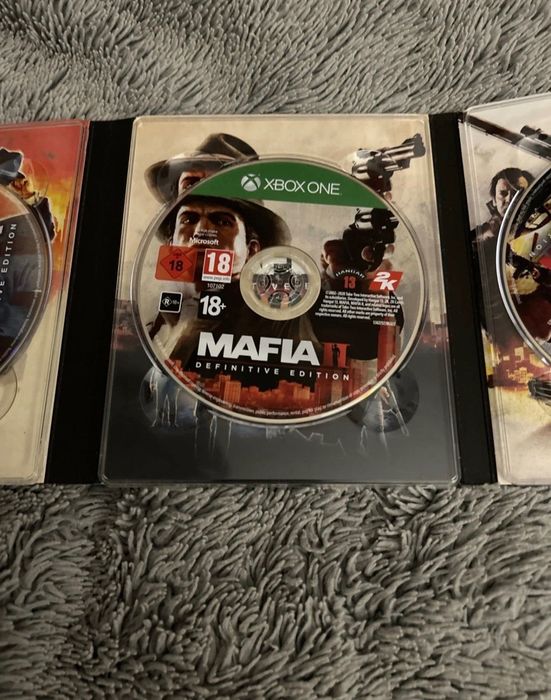 Mafia Trilogy definitive edition Xbox  One 3- discos vem com 2posters