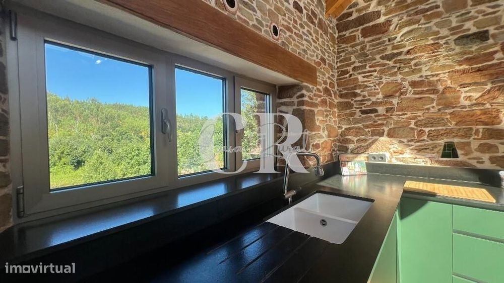 Casa de Pedra Renovada, Ruínas, Riacho, Poços e 15.570m2 de Terreno na