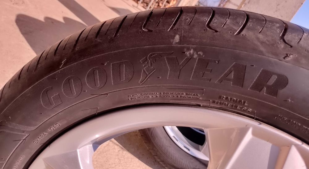 Шини GOODYEAR 215/55 R17 98W