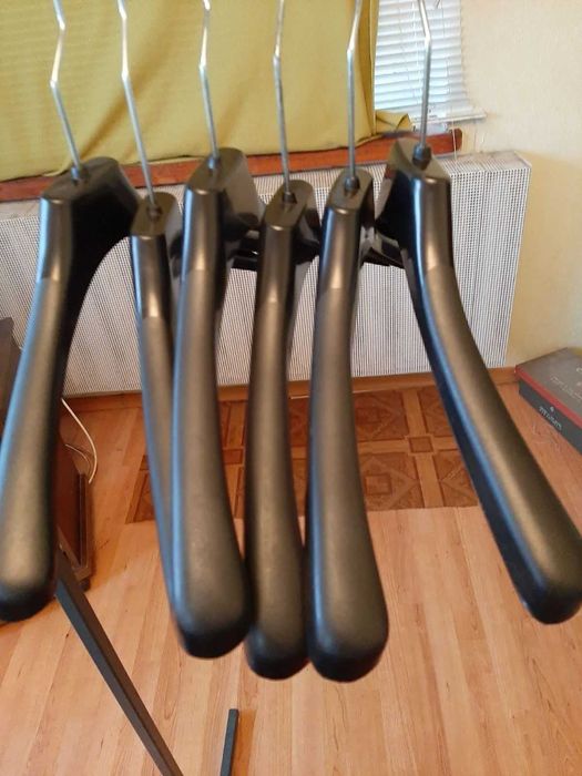 продам чудові широкі вішачки