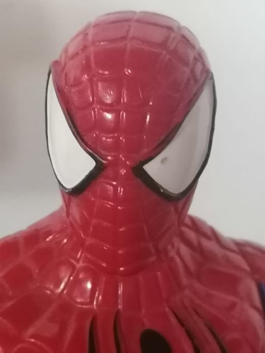Boneco do Homem Aranha Spider Man uma figura de BD da Marvel sendo em plástico rígido e fabricação Made in China 2013

Altura 29 cm

Disponho de o