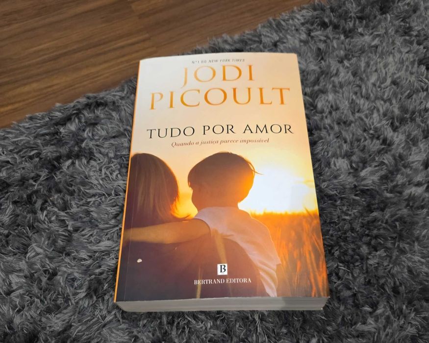 Lote de roupa e outros