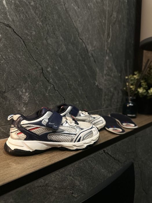 Кроссовки Zara 28