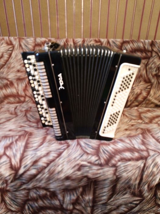 Продам баяни в хорошому стані.