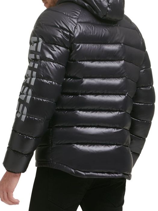 Пуховик Guess. Размер L-2 XL