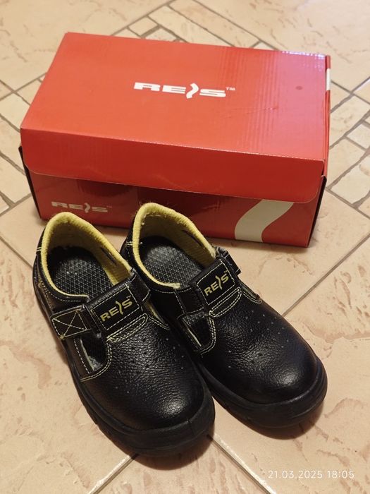 Ochronne obuwie robocze