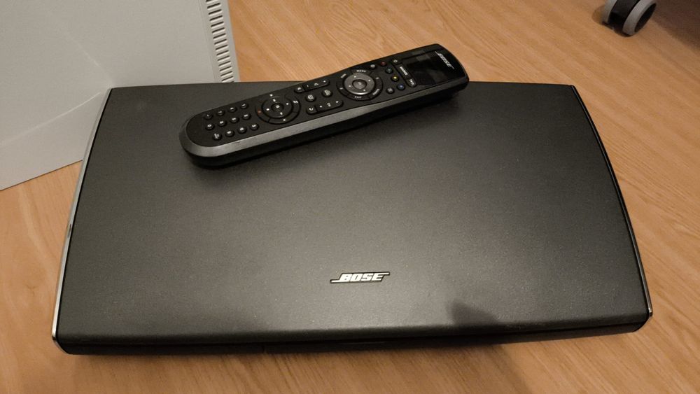 Projetor Epson 3D EH-TW9100W e sistema de som Bose lifestyle V35 5.1