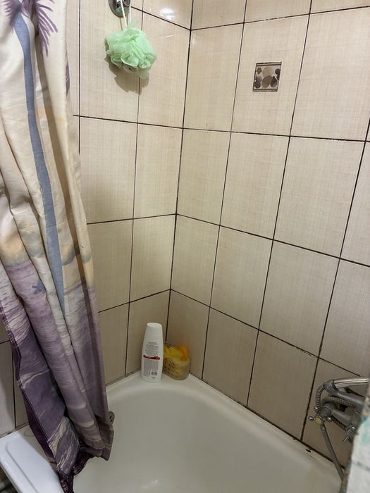 Продаж кімнати 10 м. біля  метро «Чернігівська» без комісіі»