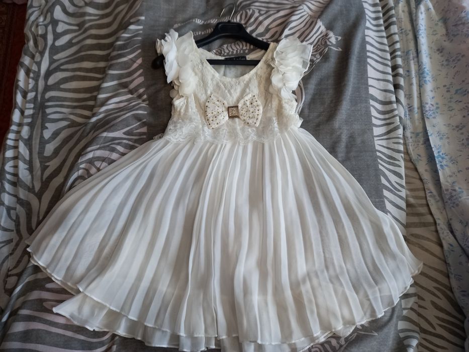 Платье праздничное новое на девочку