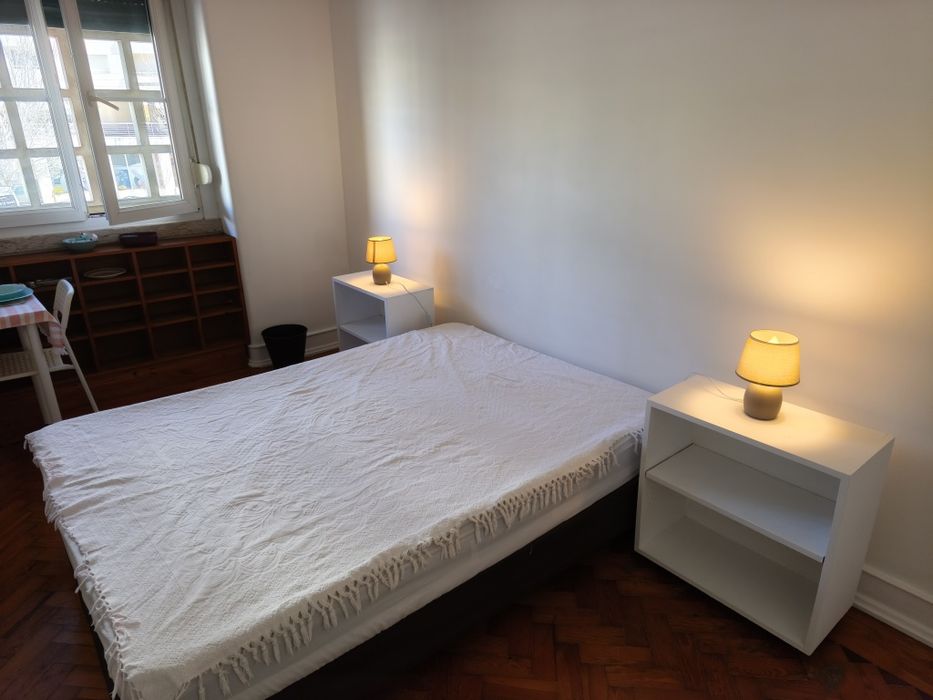 Alugo quarto para casal - Av.E.U.A., n°7