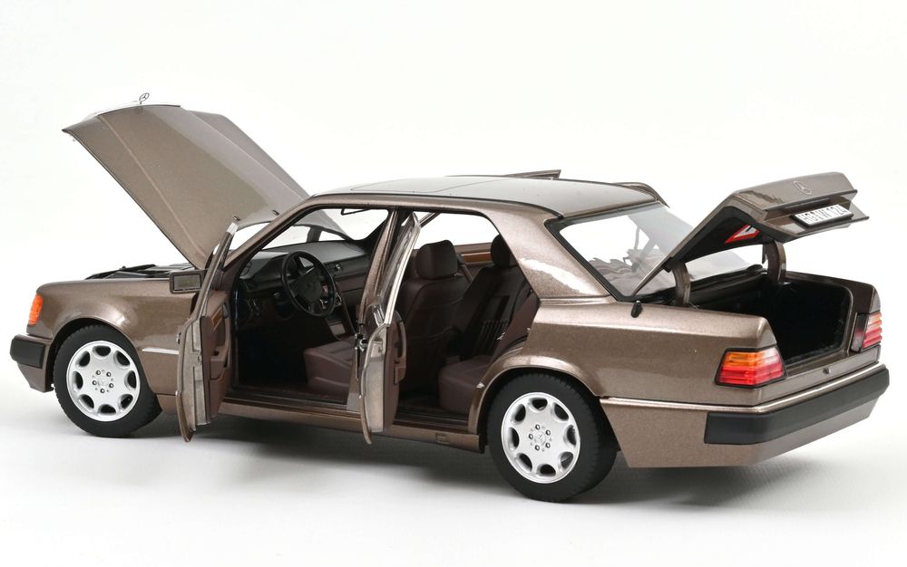 Norev Mercedes 500E W124 skala 1/18