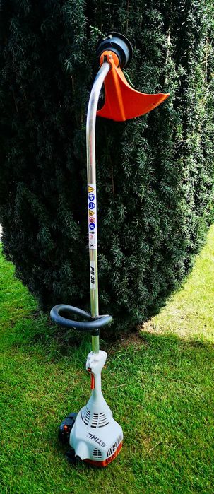 Aparador leve e a gasolina STIHL