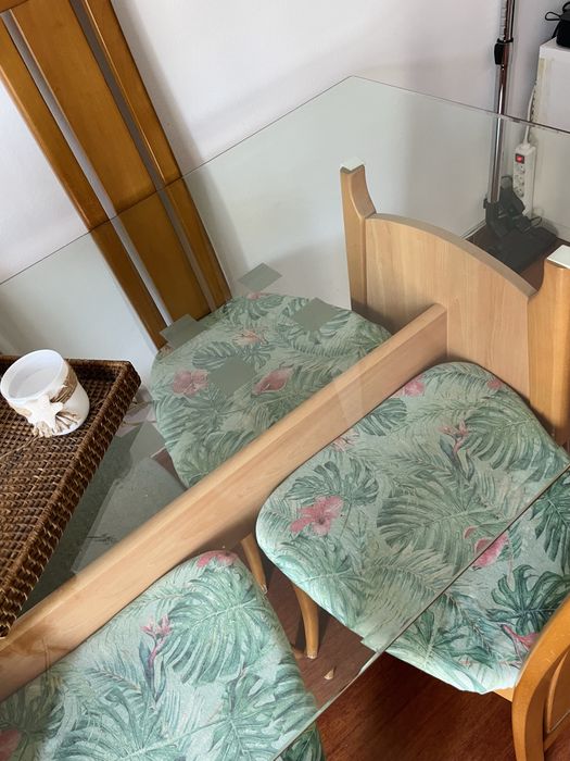 Conjunto Mesa e 4 cadeiras
