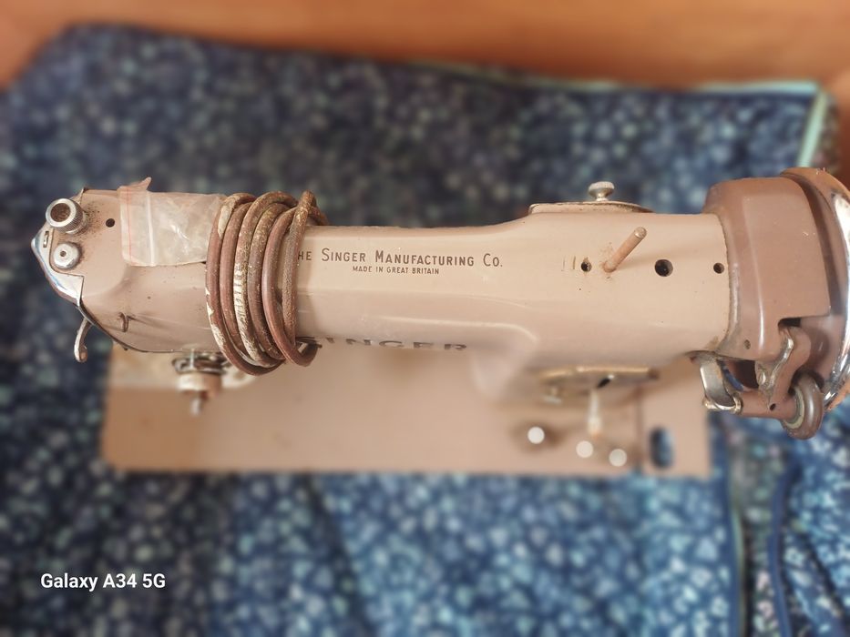 Maquina de costura Zinger , antiga