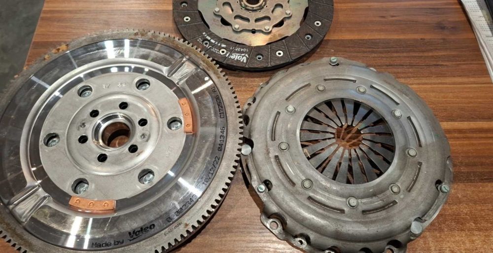 Koło dwumasowe VALEO 836356+zestaw sprzegła