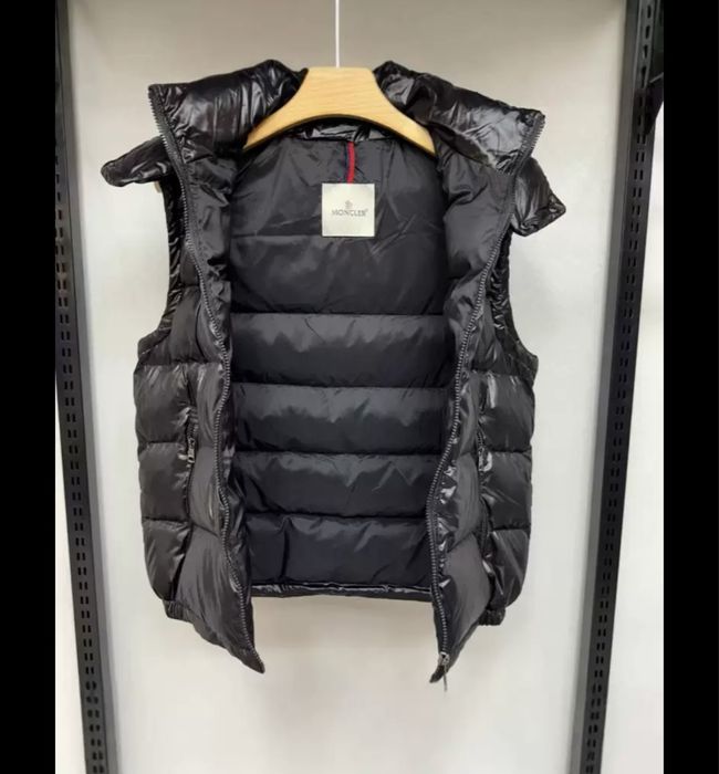 Жилетка Moncler глянцева чорна