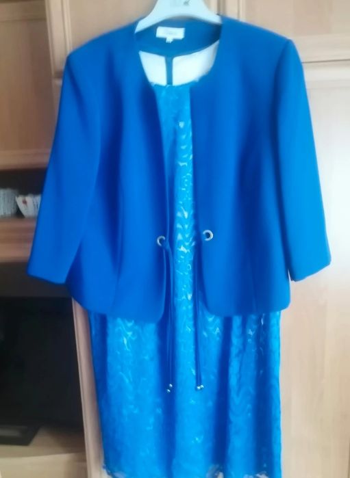 Sukienka z gipiurą chabrowa