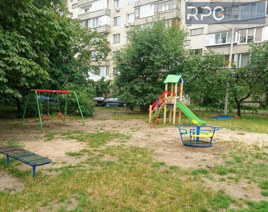 Продається 3к. квартира по вул. А.Солов'яненка,8  рк