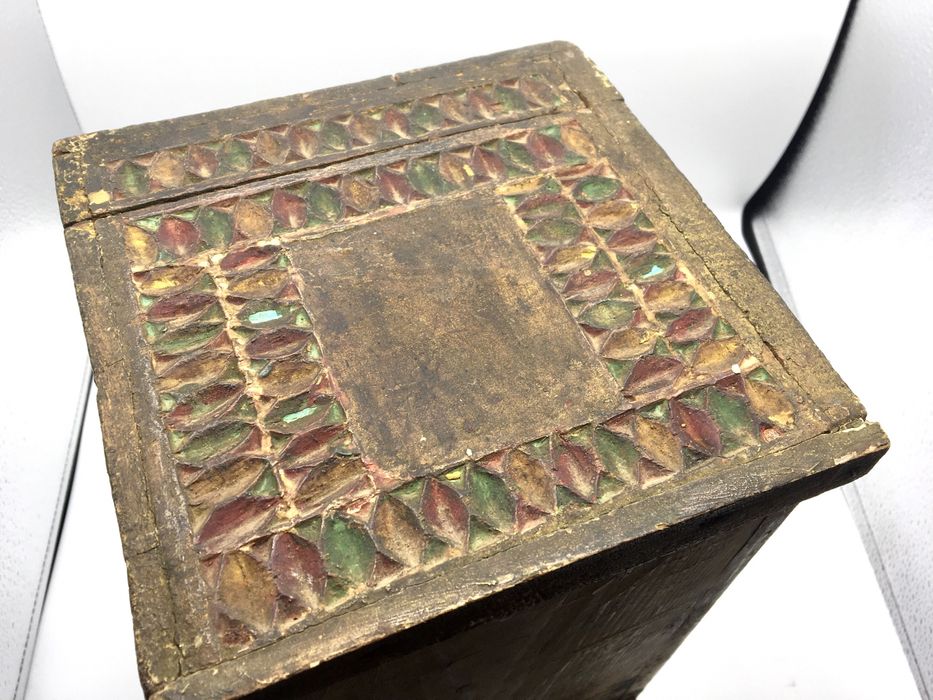 Caixa oriental talha dourada