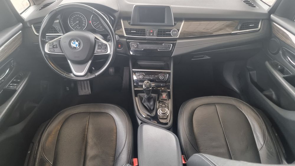 BMW 216d Grand Tourer (7 lugares) (148 mil km)