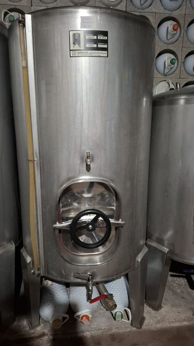 Cubas em inox para vinho