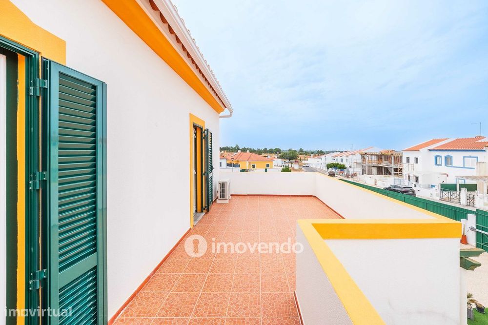 Moradia T4 com garagem e espaço exterior enorme, em Coruche