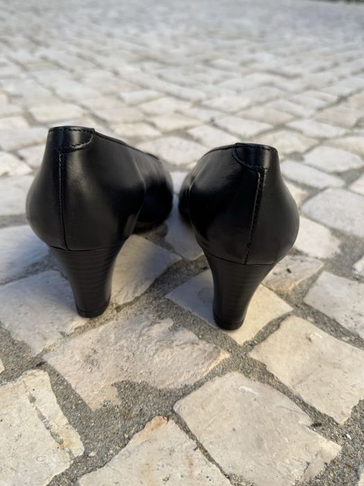 Sapatos salto alto pretos