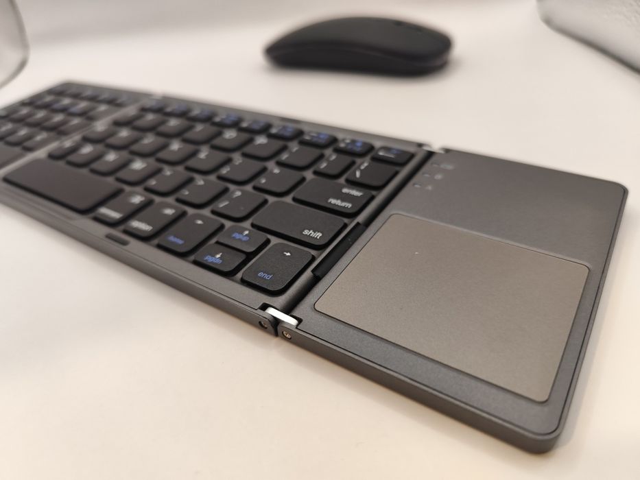 Pack Bluetooth: Teclado Dobrável c/ Touchpad + Rato Sem Fios