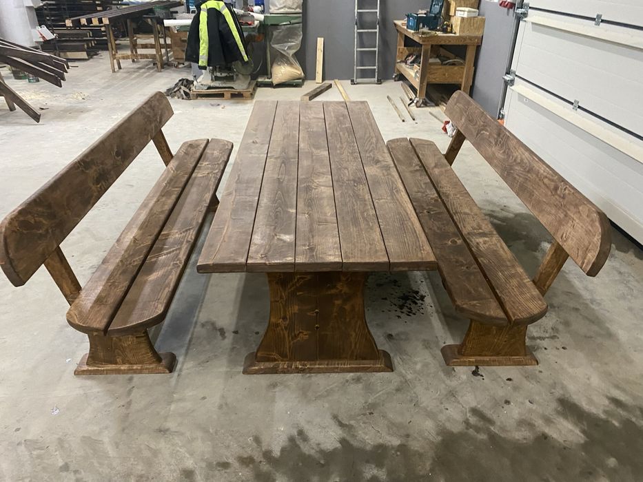 Stół z ławkami ogrodowy